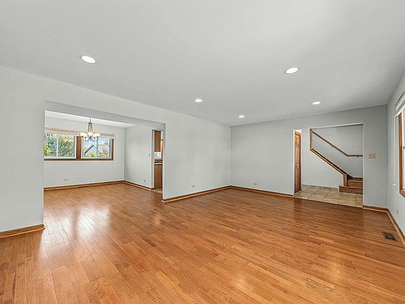 3rd image of 4235 Portage Ln