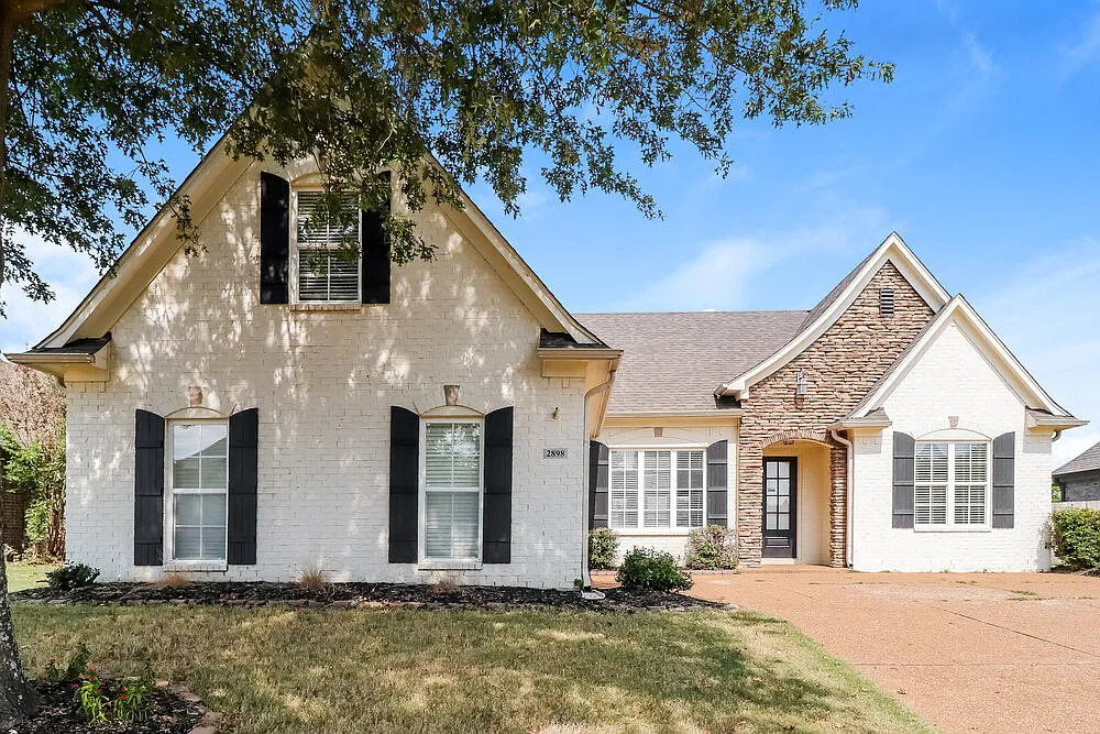 4 bed, 2.0 bath, 2259 sqft, $2,500 — Photo 1