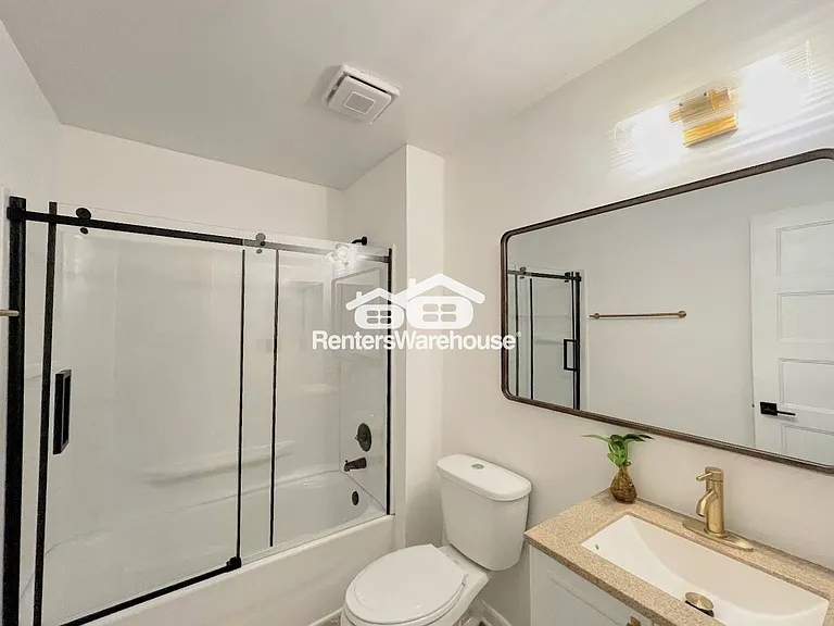 1843 Chantilly Ct #404 — Photo 19