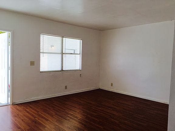 3rd image of 1017 Palm Beach Lakes Blvd