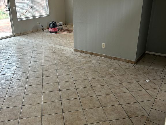 5th image of 22829 Pahute Dr
