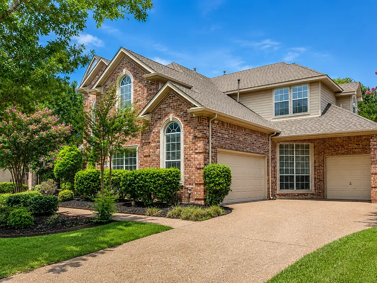 1112 Longford Cir — Photo 3