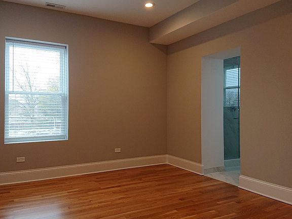 4th image of 7310 N Claremont Ave #2