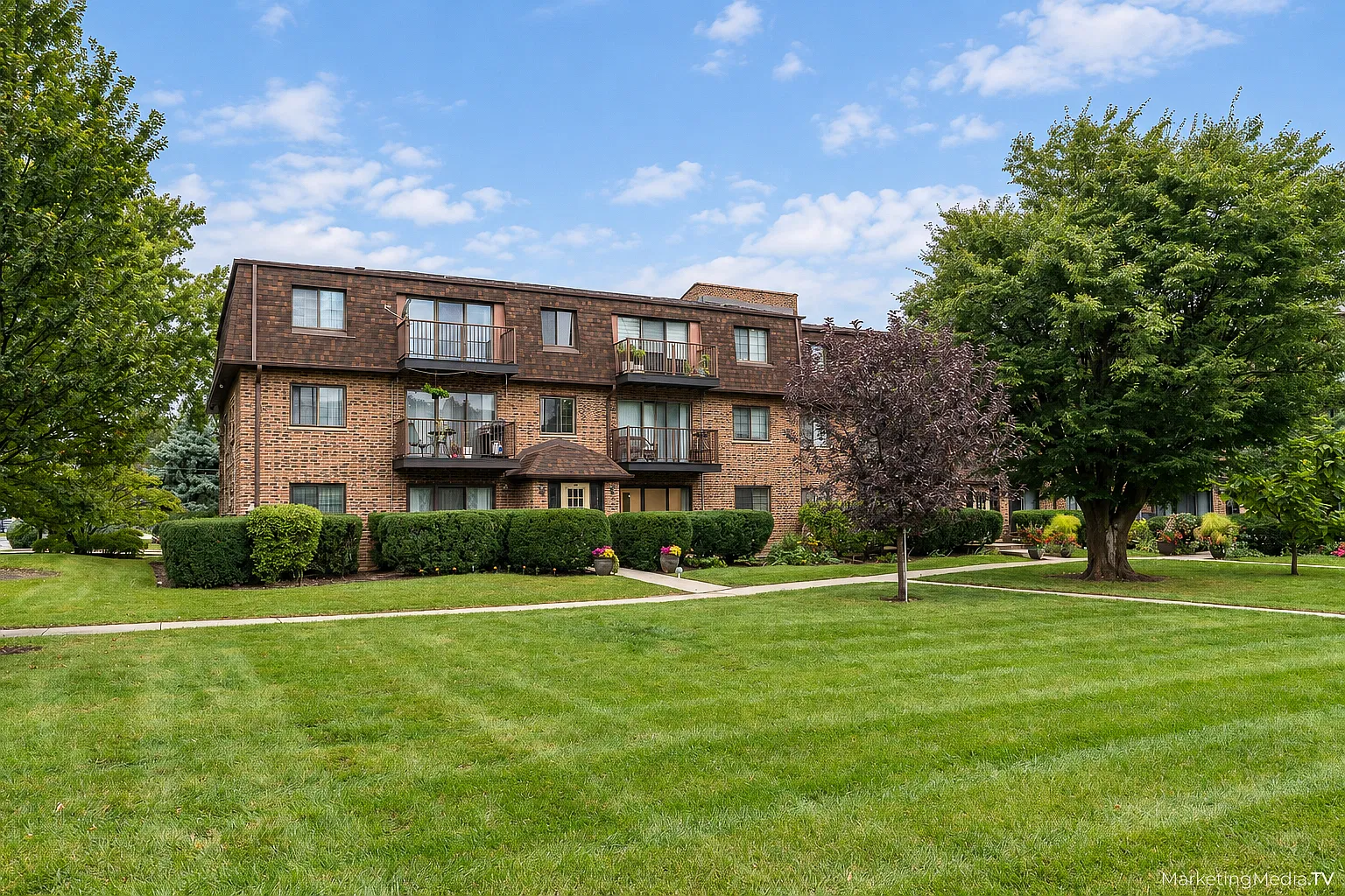 2 bed, 1.5 bath, 1600 sqft, $1,950 — Photo 1
