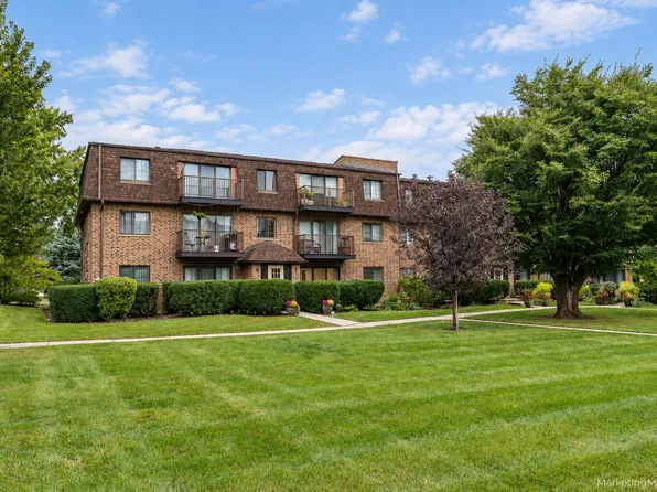 400 E Kensington Rd APT B, Mount Prospect, IL 60056