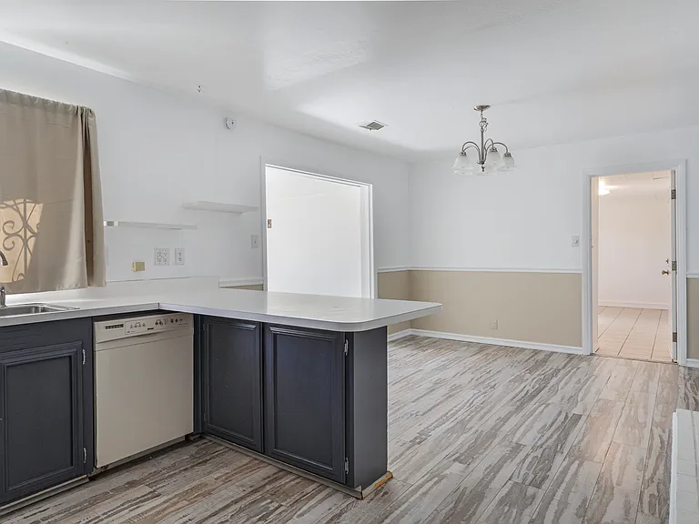 2812 San Pedro Dr NE — Photo 11
