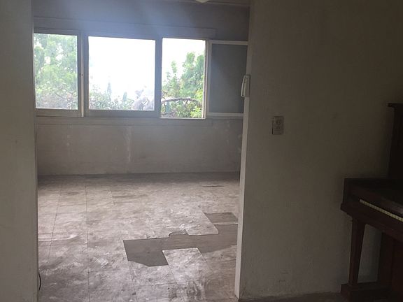 4th image of 1321 Edgecliffe Dr