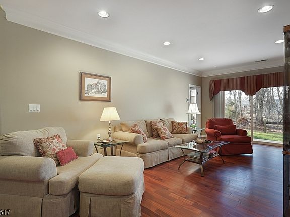 3rd image of 2104 Courtney Ln