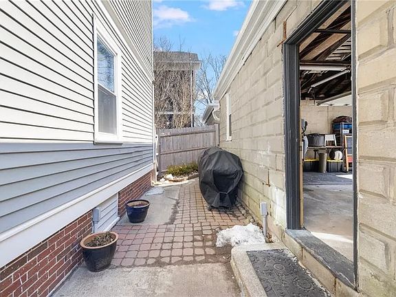 5th image of 121 Evergreen St #121