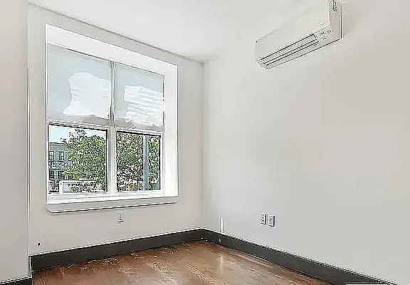 4th image of 1336 Dekalb Ave #422