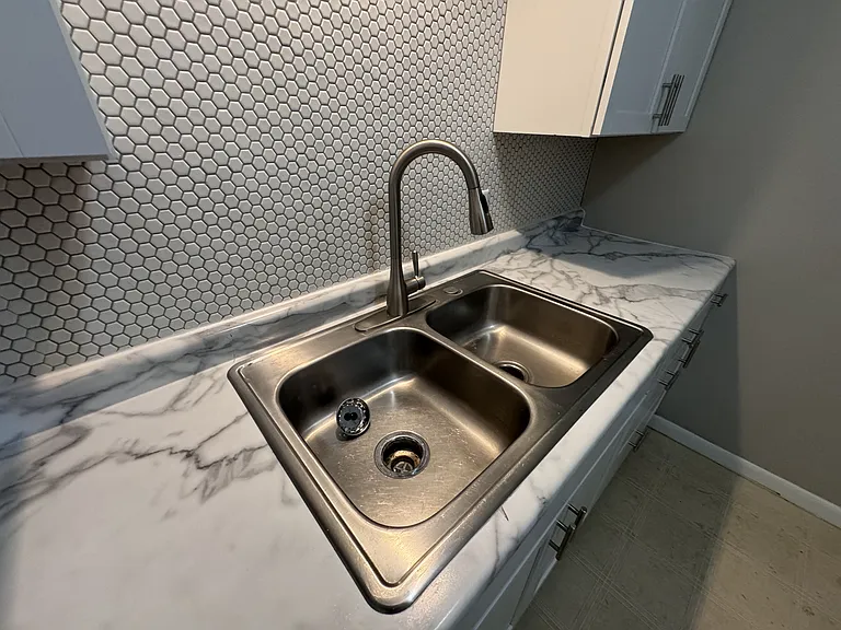 206 E Center St #11 — Photo 5