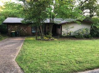 8311 Red Oak Ln, Little Rock, AR 72205