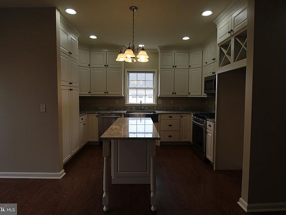 5th image of 22 Parker Dr