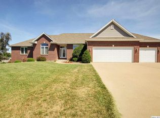 3725 Stone Crest Dr, Quincy, IL 62305