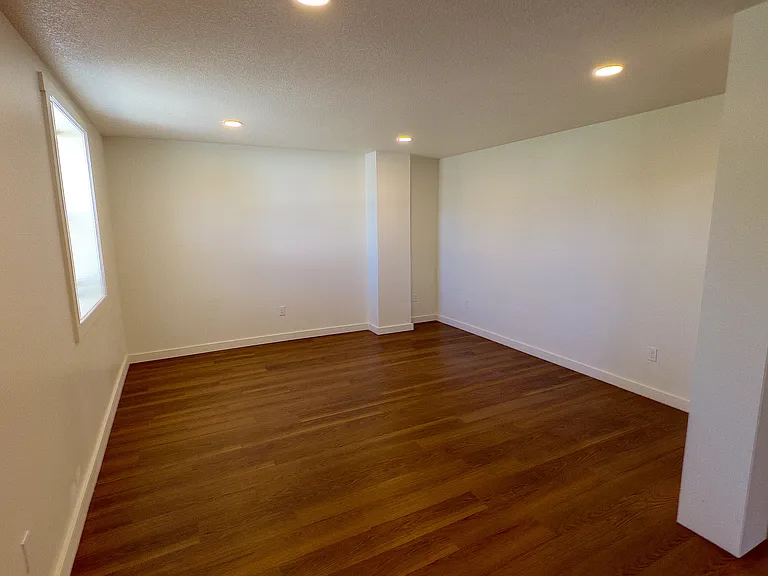 107 N Everett High Rd — Photo 4