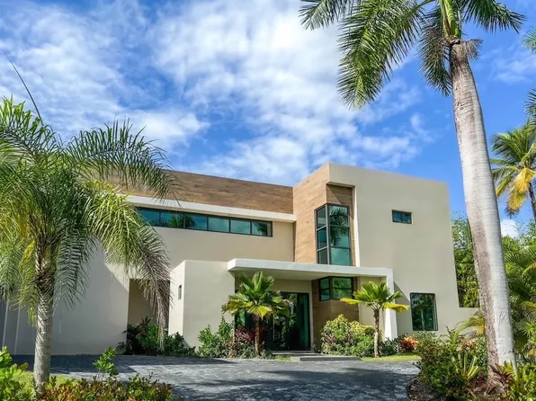 61 Golf View Dr, Dorado, PR 00646