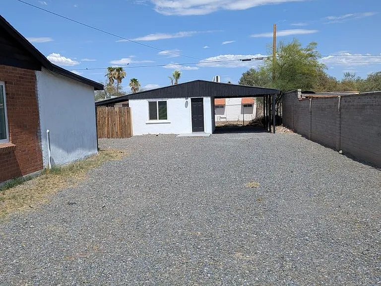648 N Desert Ave — Photo 1