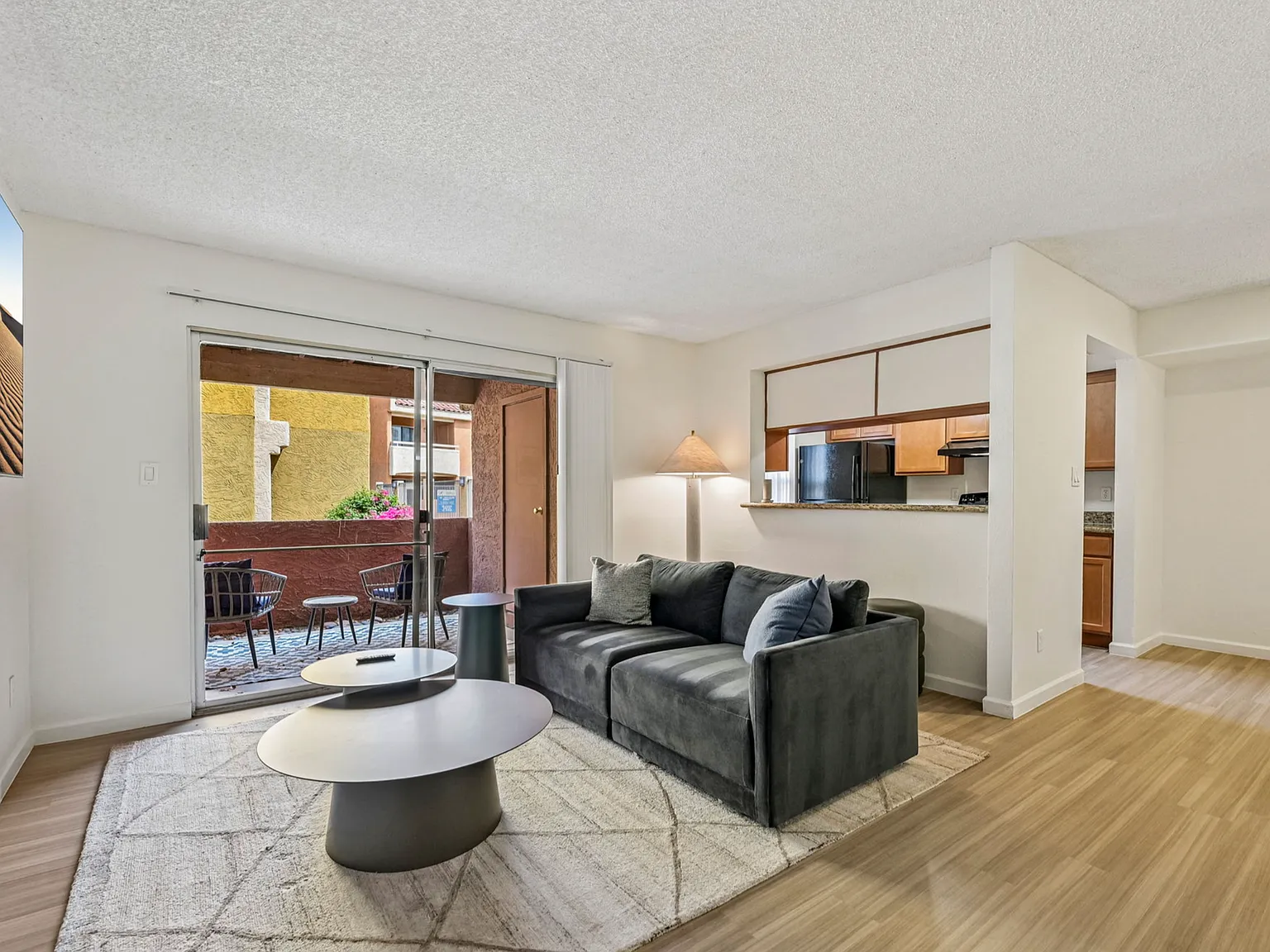 La Paloma Apartments — Photo 3