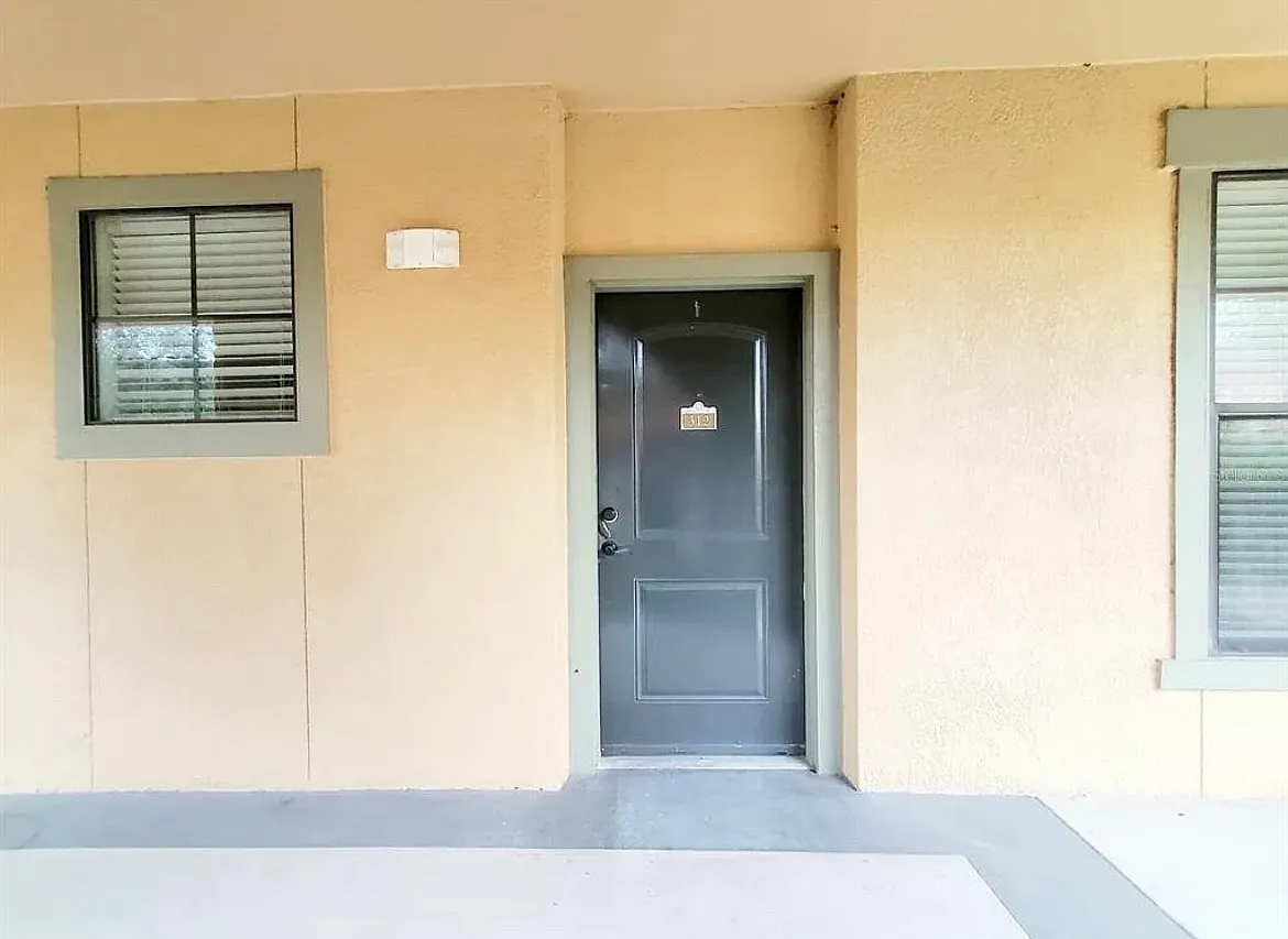 910 Charo Pkwy — Photo 2