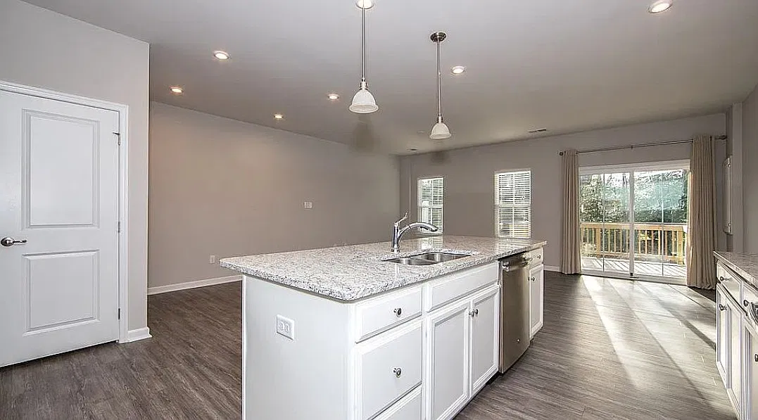 3 bed, 1760 sqft, $2,495 — Photo 3