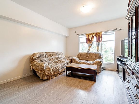 4th image of 13728 108th Ave #401