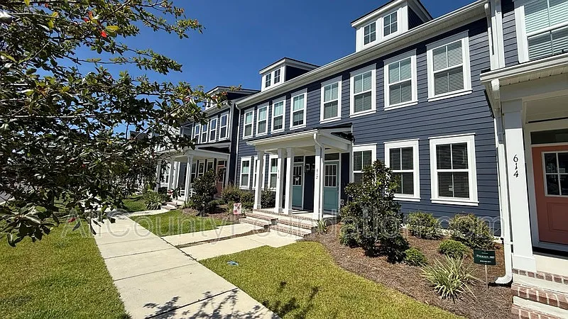 2 bed, 2.5 bath, 1553 sqft, $2,595 — Photo 3