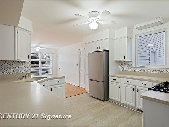 3rd image of 4940 Coralberry Rd