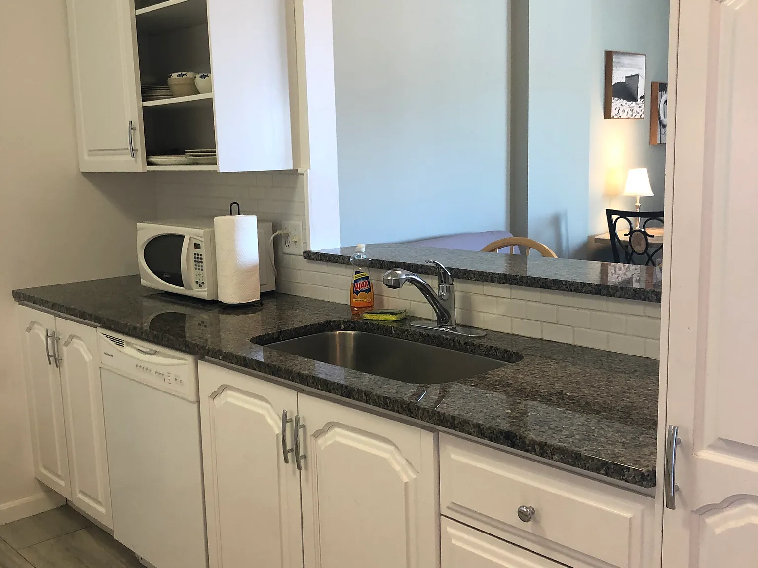 1 bed, 1.5 bath, 843 sqft, $1,700 — Photo 4