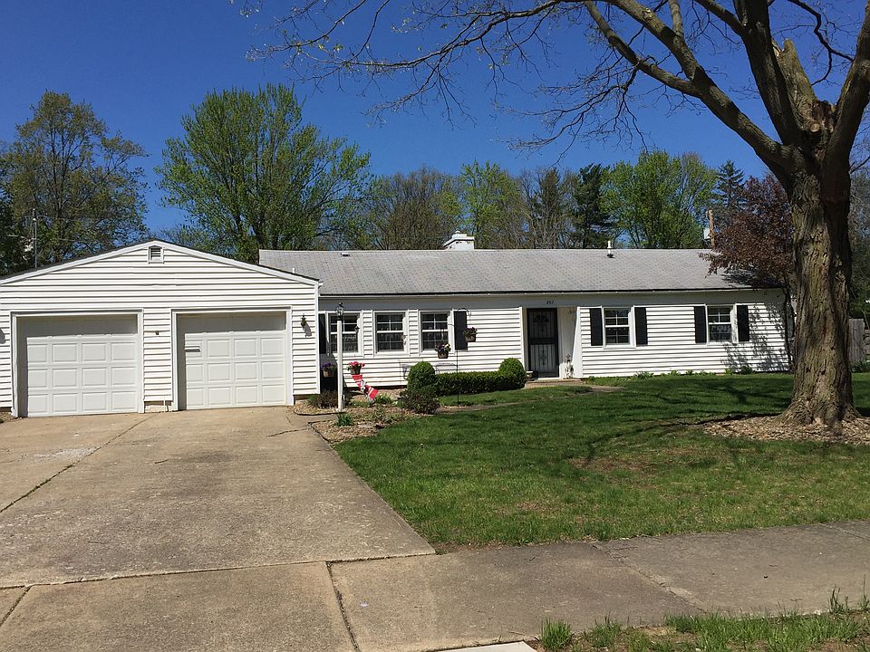 2nd image of 207 Montrose Way