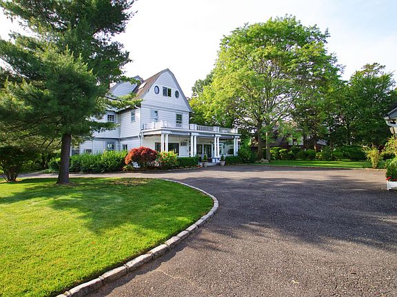 5th image of 124 Cherry Valley Ave