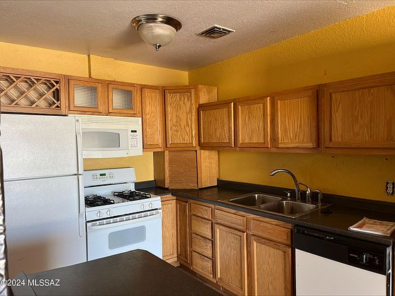 2nd image of 842 S Langley Ave