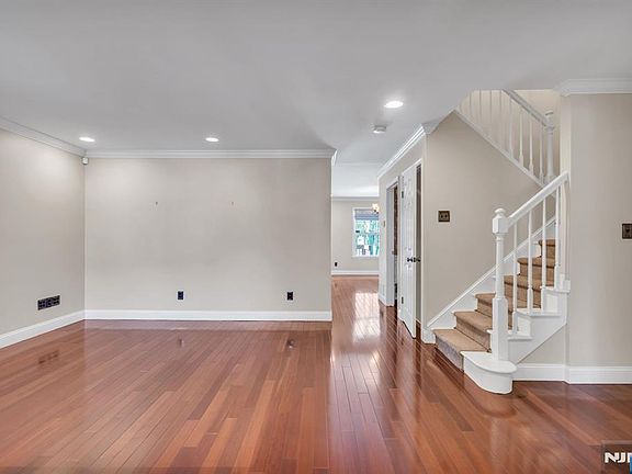 3rd image of 5 S Hunter Rd N #2