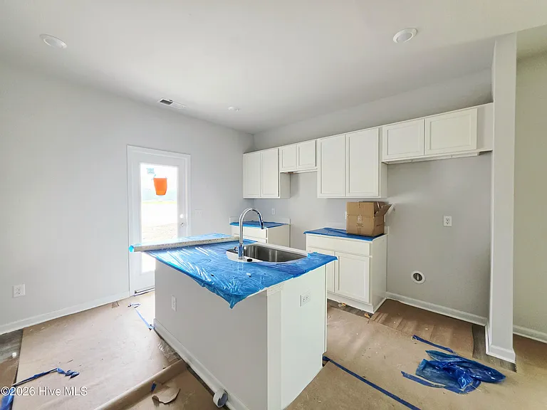 1062 Hanson Dr — Photo 4