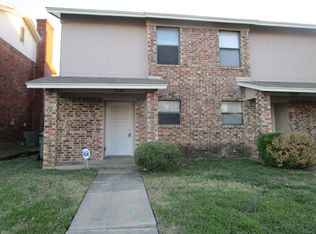 1030 Southmoor Dr, Arlington, TX 76010