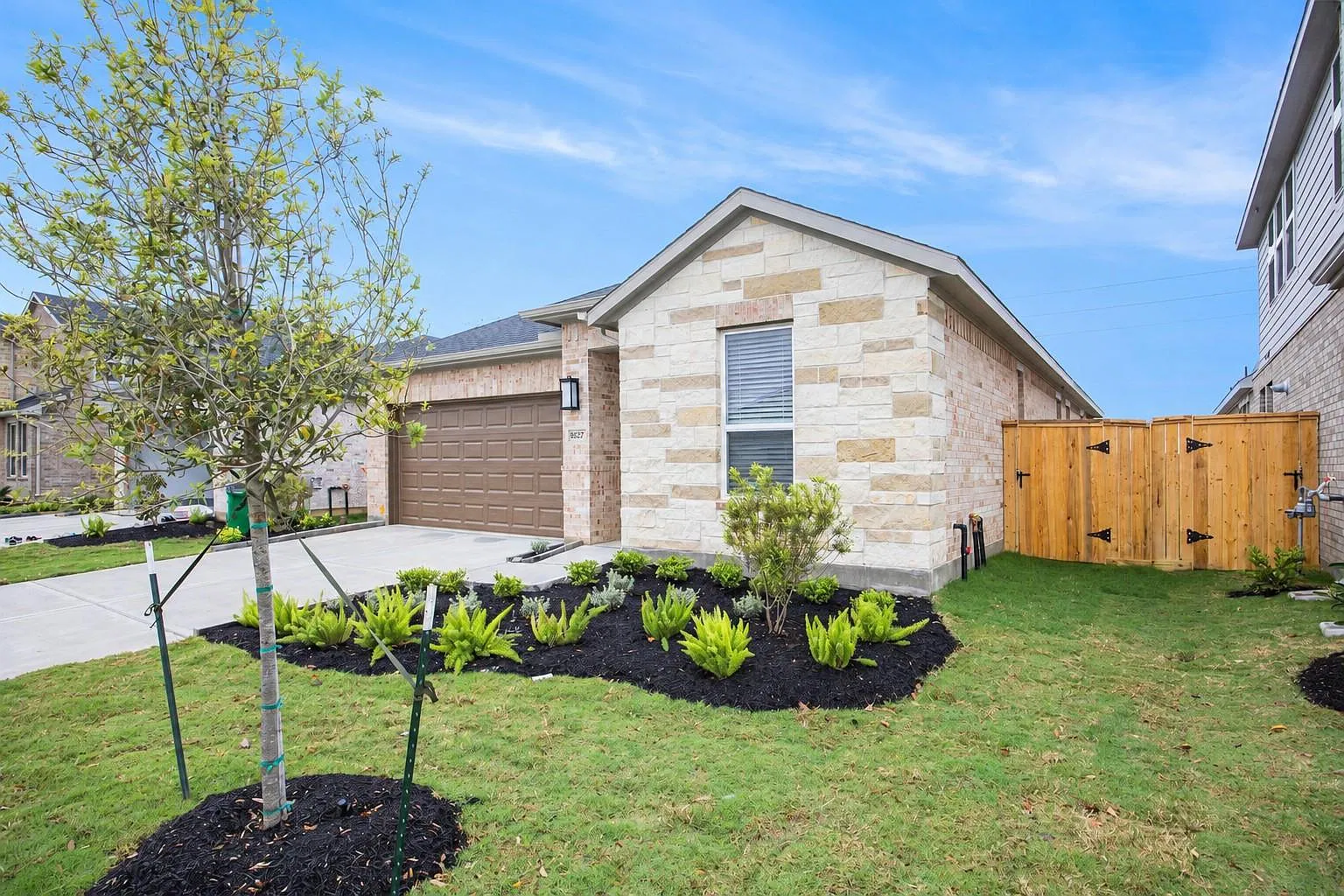 3 bed, 2.0 bath, 1780 sqft, $2,450 — Photo 2