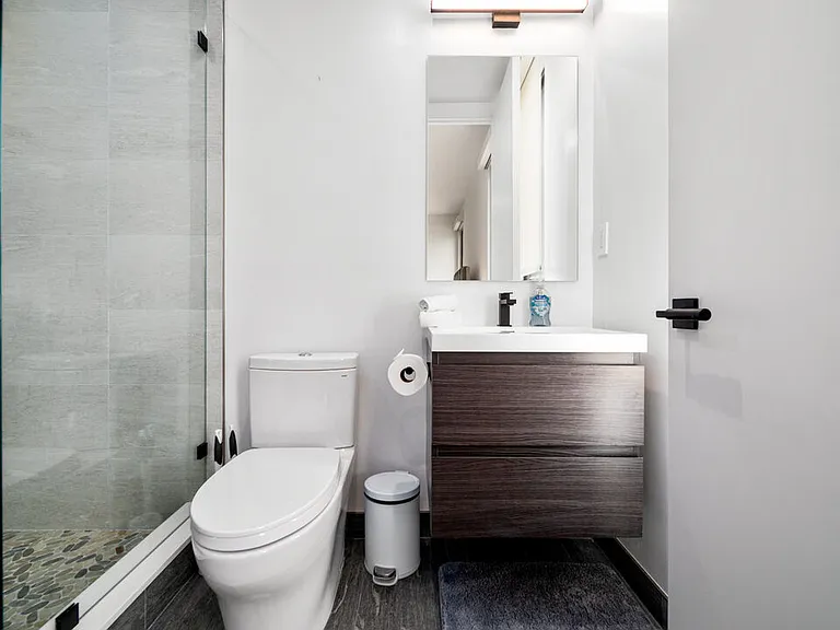 2435 S Penmar Ave — Photo 31