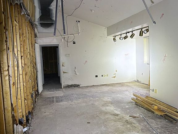 4th image of 4410 S Dort Hwy #1