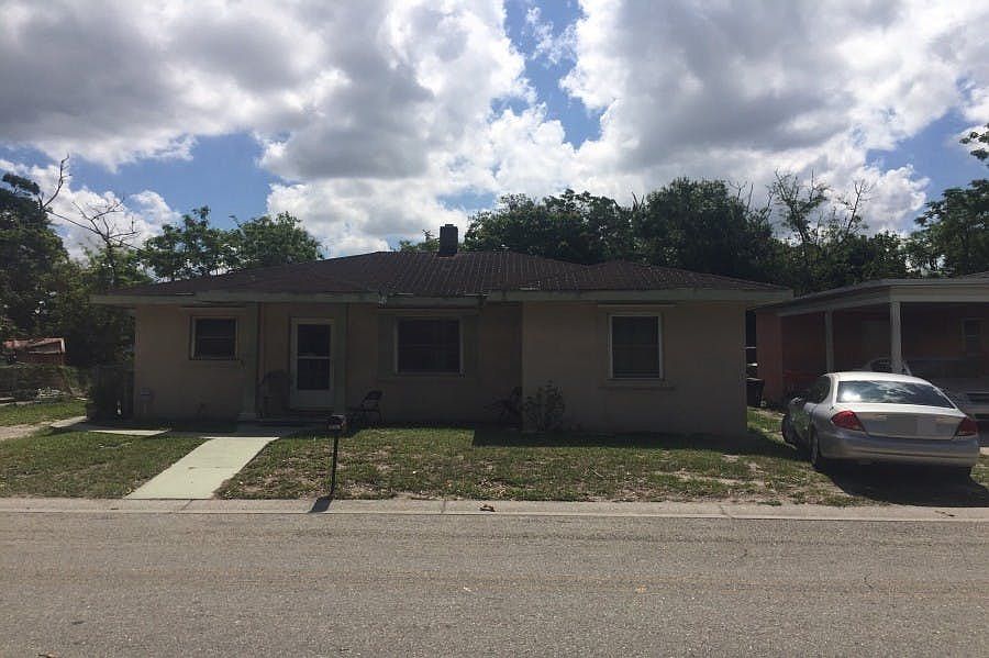 1st image of 1009 6th St W