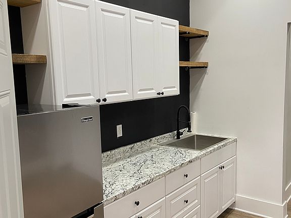 4th image of 37 W Main St #1/2