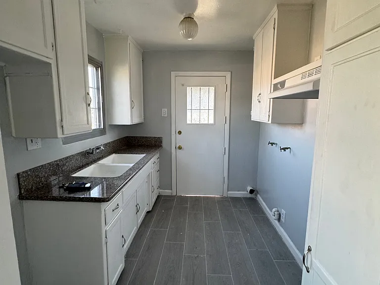 9021 Reading Ave — Photo 3