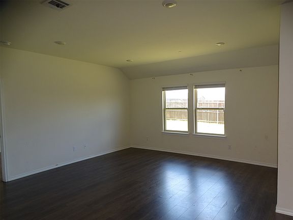 5th image of 1214 Canterbury Ln