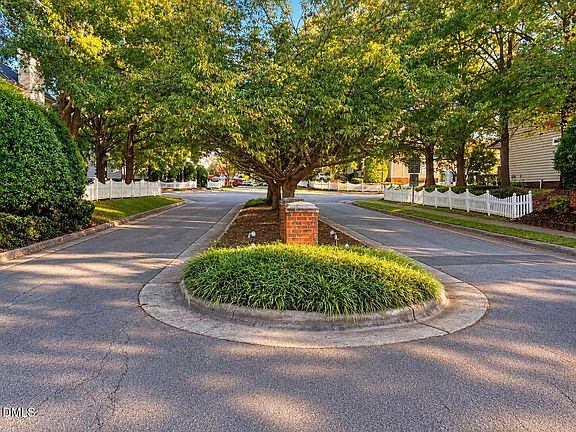 3rd image of 5036 Village Lawn Dr