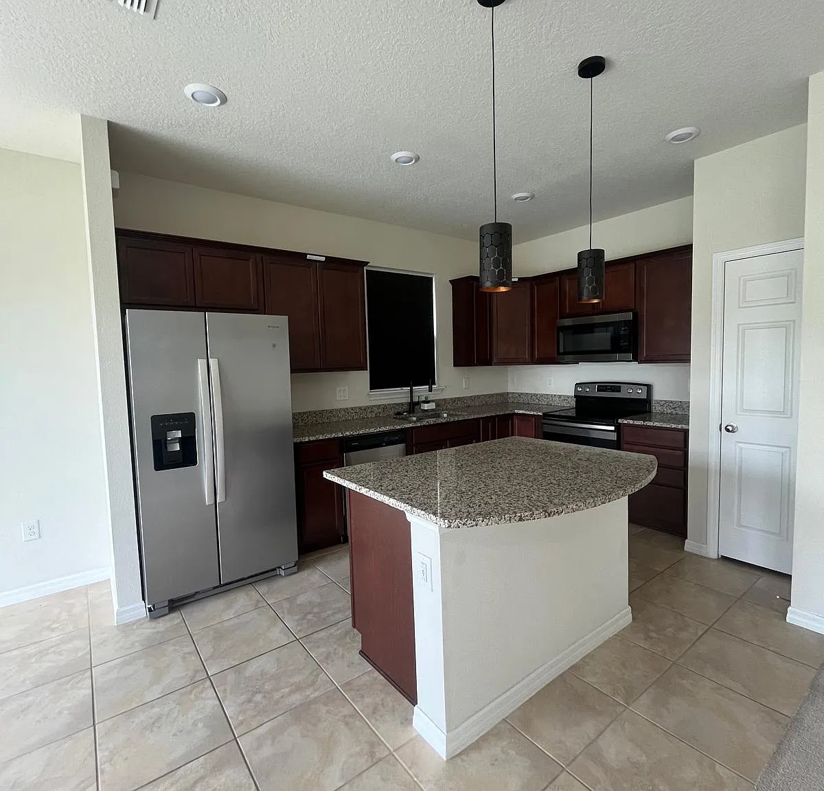 298 Citrus Isle Loop — Photo 2