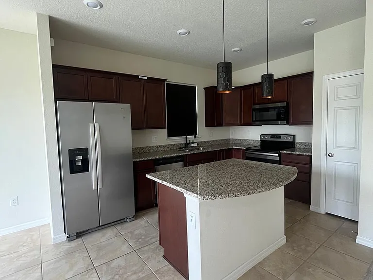 298 Citrus Isle Loop — Photo 2