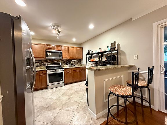 4th image of 8605 Perth Ln