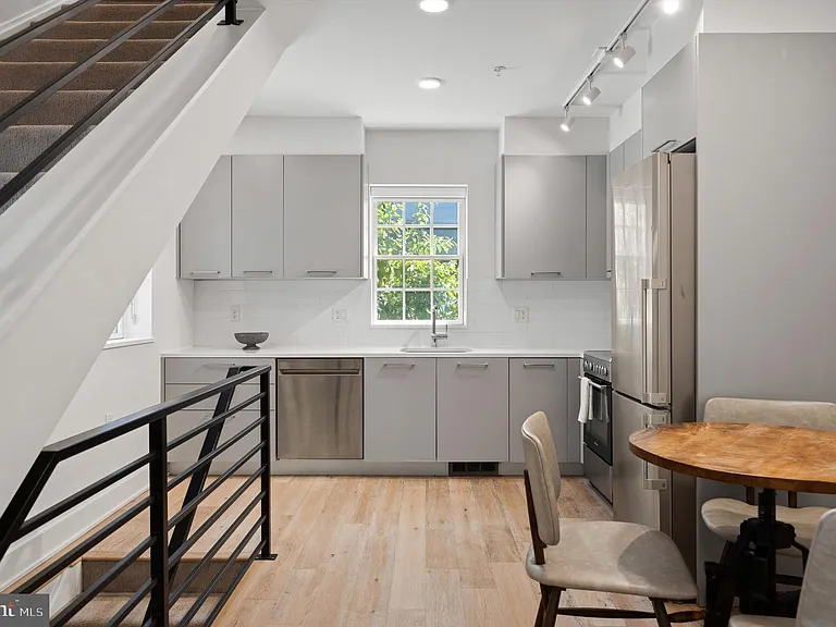 816 Potomac Ave SE #TOWNHOUSE — Photo 7