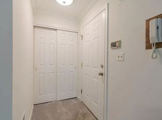 2405 Candlelight Ct, Helmetta, NJ 08828