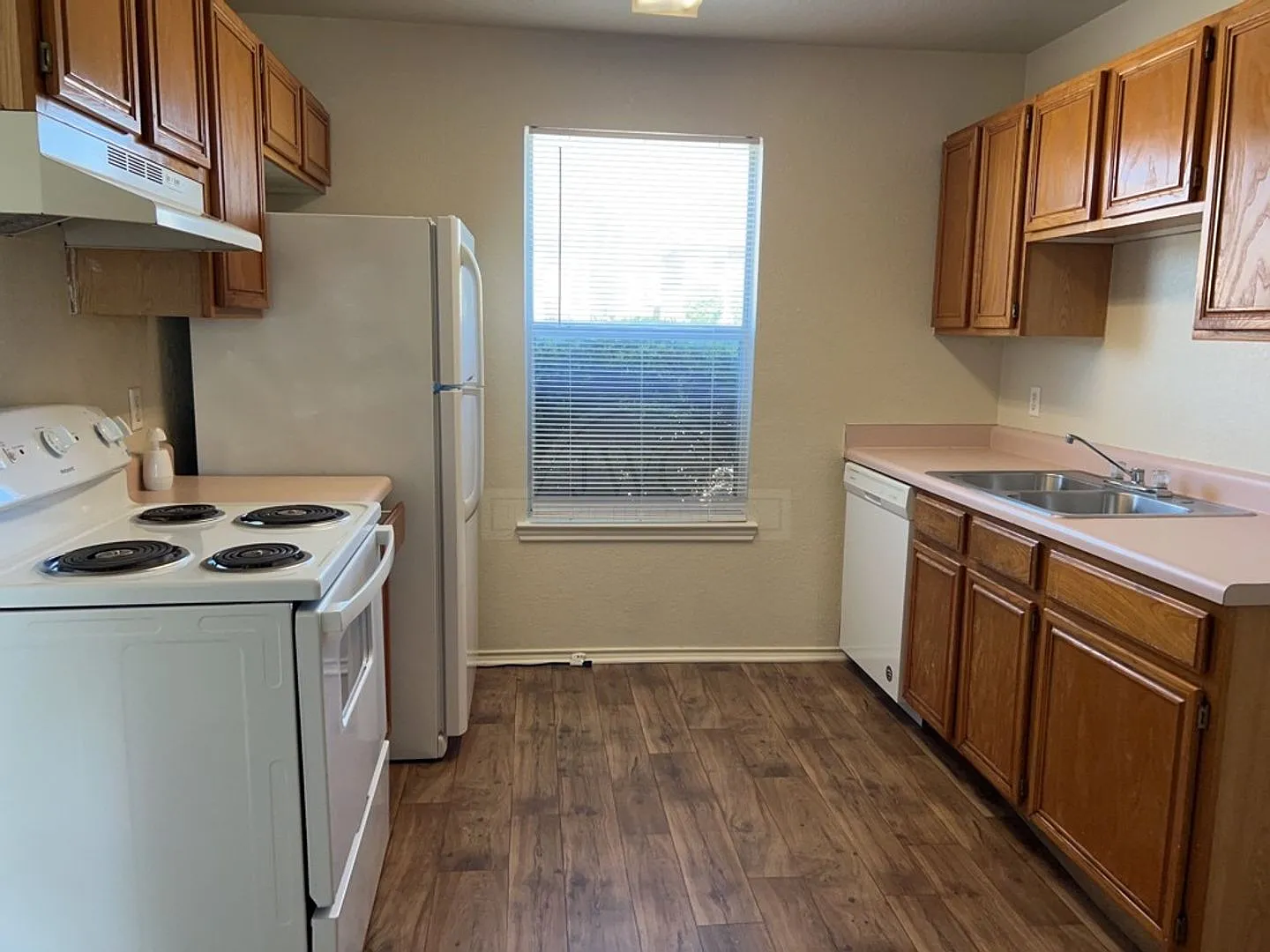1702 Benttree Dr — Photo 4