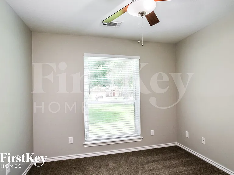 503 Mesquite Dr — Photo 11