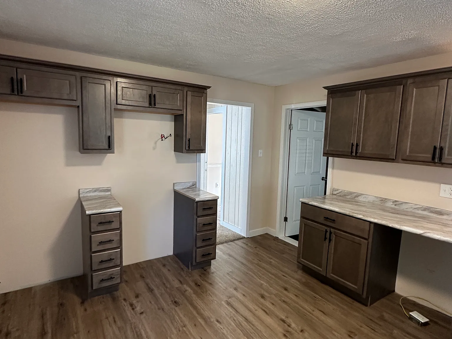 3 bed, 1976 sqft, $1,400 — Photo 4